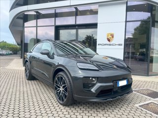 PORSCHE Macan 4